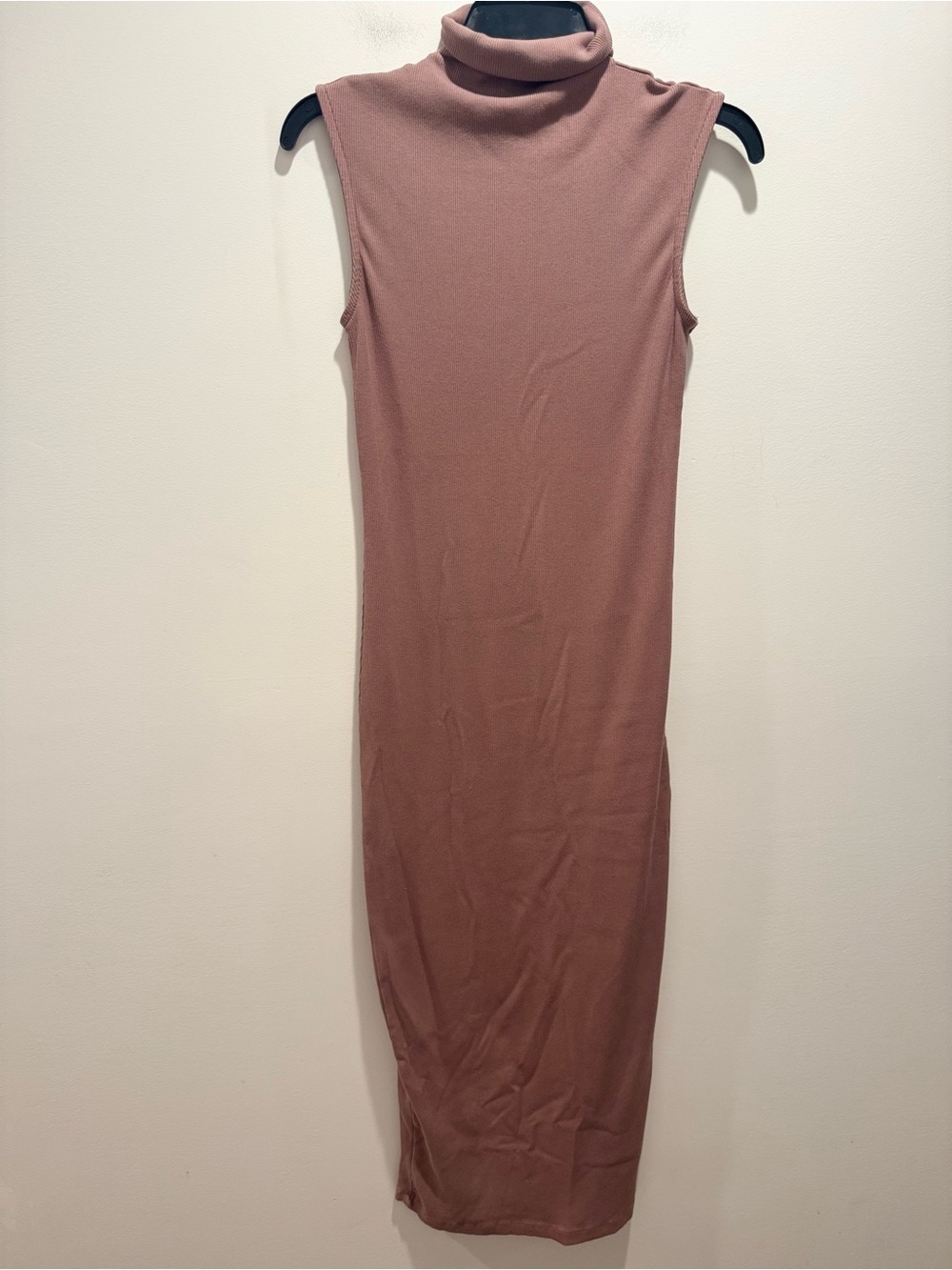 House of Harlow 1960 Sleeveless Ribbed Midi Dress in Dusty Rose